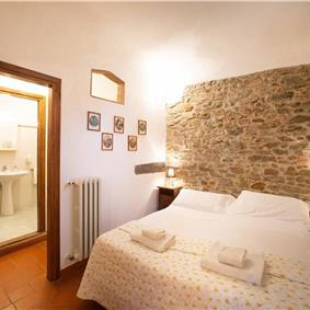 A selection of 2-3 bedroom apartments with shared pool near Florence, Sleeps 4-6